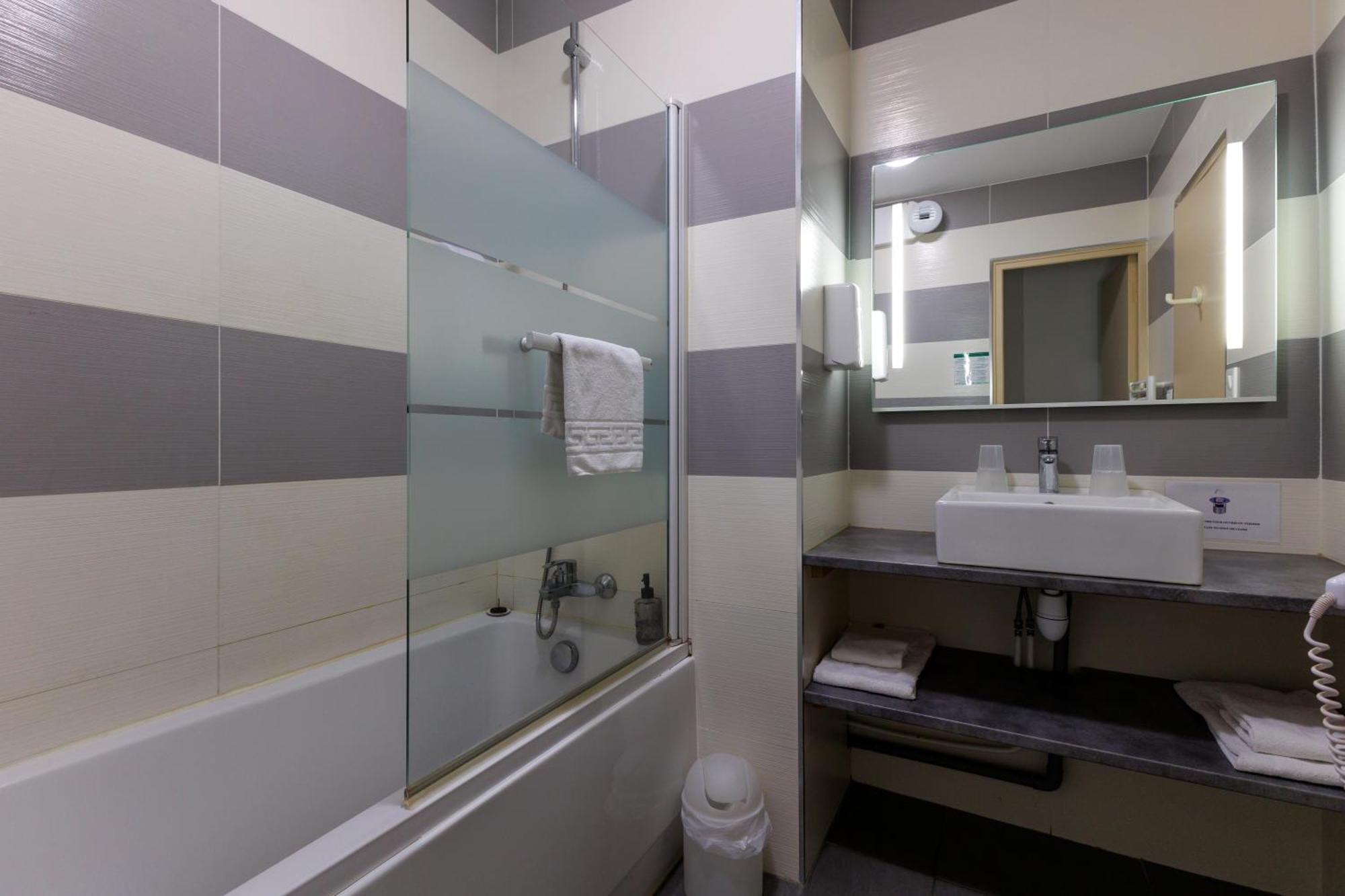 Logis Hotel Le Rochelois La Rochelle  Dış mekan fotoğraf