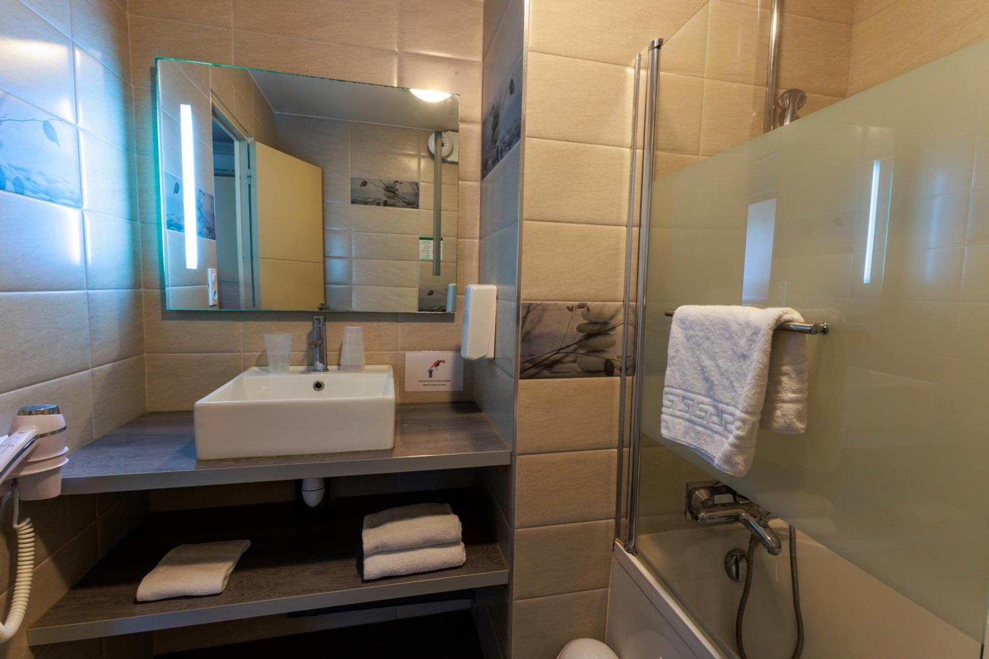 Logis Hotel Le Rochelois La Rochelle  Dış mekan fotoğraf